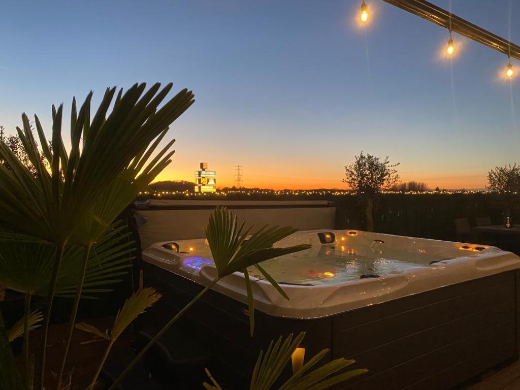 Wellness Dome Penthouse Suite Kerkrade Luaran gambar